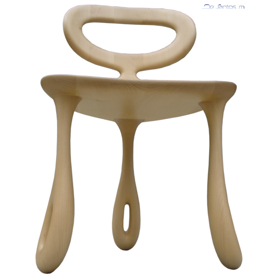 chaise en bois  la ligne sculpturale a t prsente pour la premire fois sur le salon de Courtrai en Belgique signe de santos mickael,chaise bois desantos