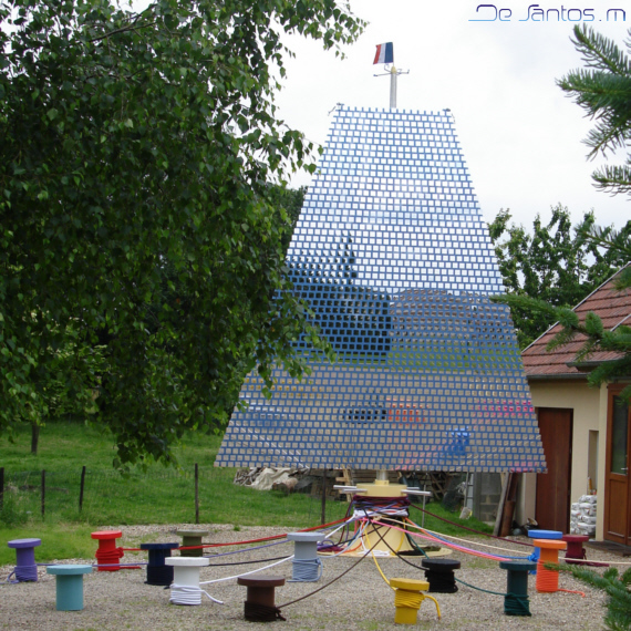 le crateur francais cre pour l'Armada de Rouen une oeuvre monumentale, designer Rouen, Mickal de Santos ralise cette voile de miroirs, une premire mondiale, cette voile de bateau est compose de 2000 miroirs, une cration du designer francais, crateur des miroirs modulables